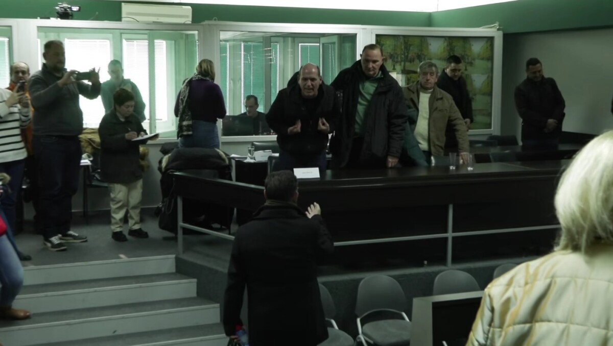 ХАОС ВО ГРАД СКОПЈЕ: Член на синдикатот на ЈСП му рече на Славевски: „Дојди објасни му на моето дете што да јадеме!“