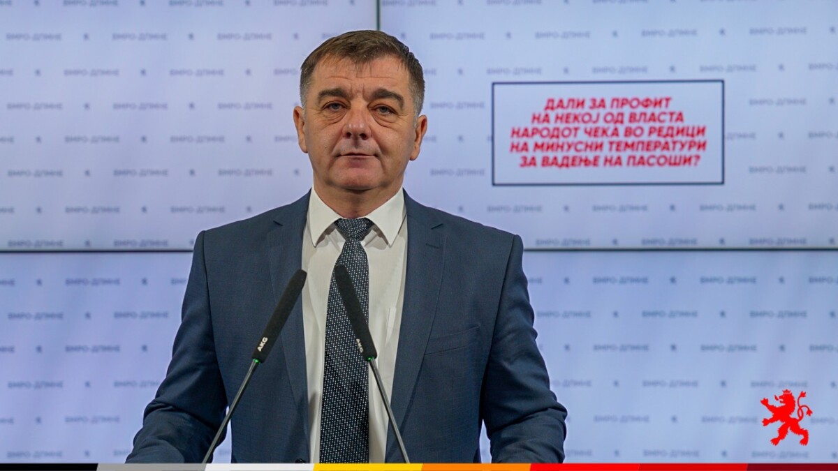 Коцевски: Дали за профит на некој од власта народот чека во редици на минусни температури за вадење на пасоши?
