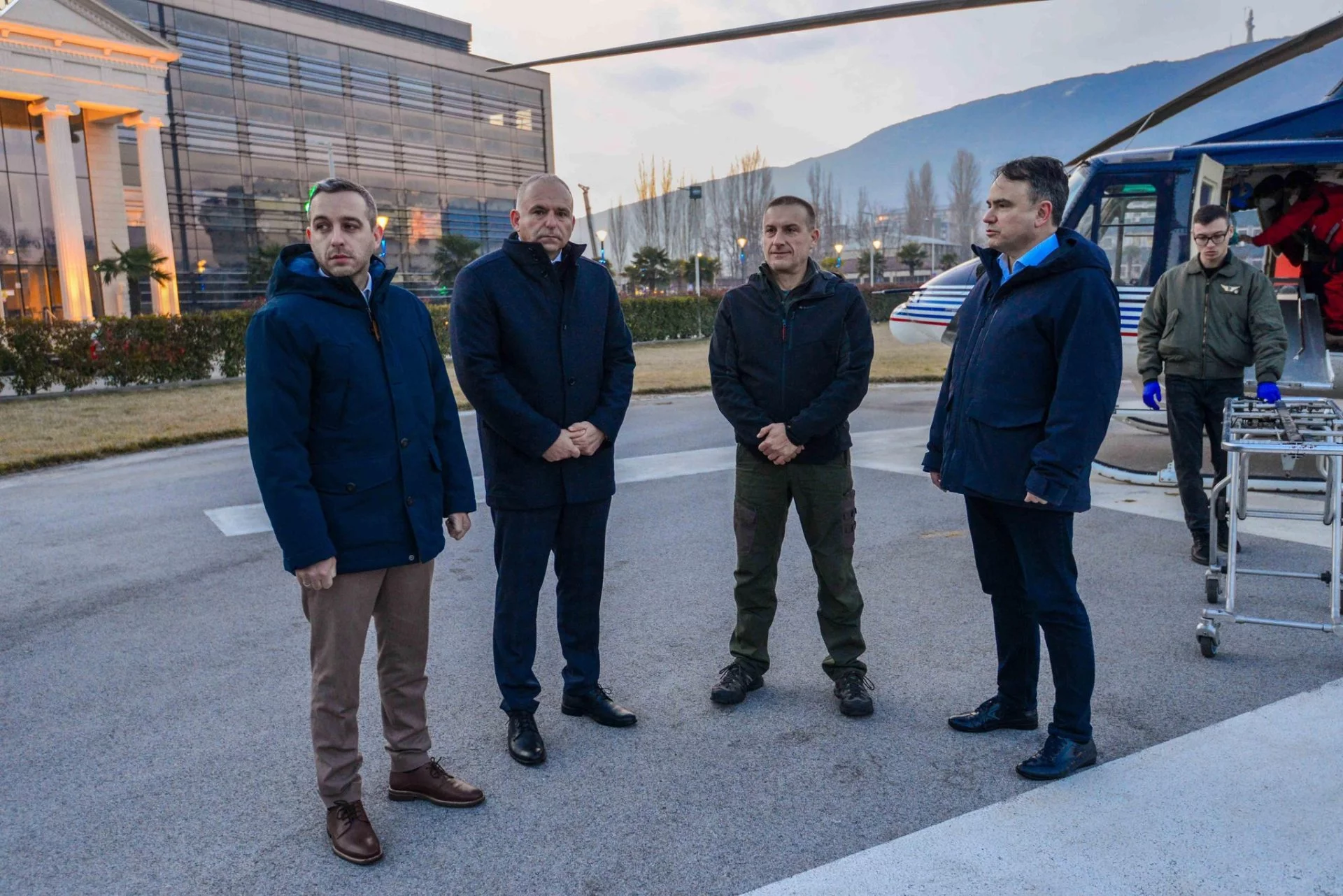 Две недели откако се сликаа и испратија со хеликоптер, ФЗО даде негативно мислење за лекување на Леонид во Виена