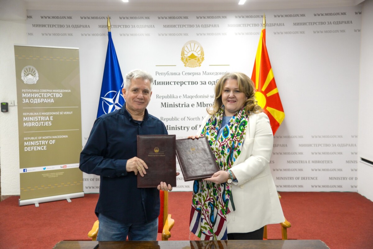 Министерката Петровска го потпиша новиот Колективен договор на вработените во одбраната и припадниците на Армијата