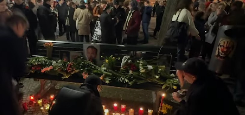 „Тој беше последната надеж на слободата“: Русите го оплакуваат Навални во Берлин