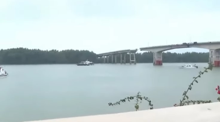 ВИДЕО РАСТЕ БРОЈОТ НА ЖРТВИ! Трагедија над река во Кина