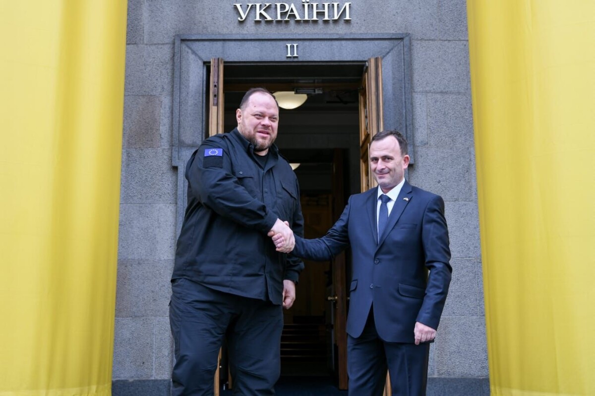 Митрески на средба со Стефанчук: „Уште од самиот почеток силно ја осудуваме руската агресија кон Украина“