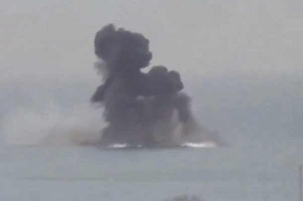 ВИДЕО Погледнете како се урна руски воен авион во Црното Море