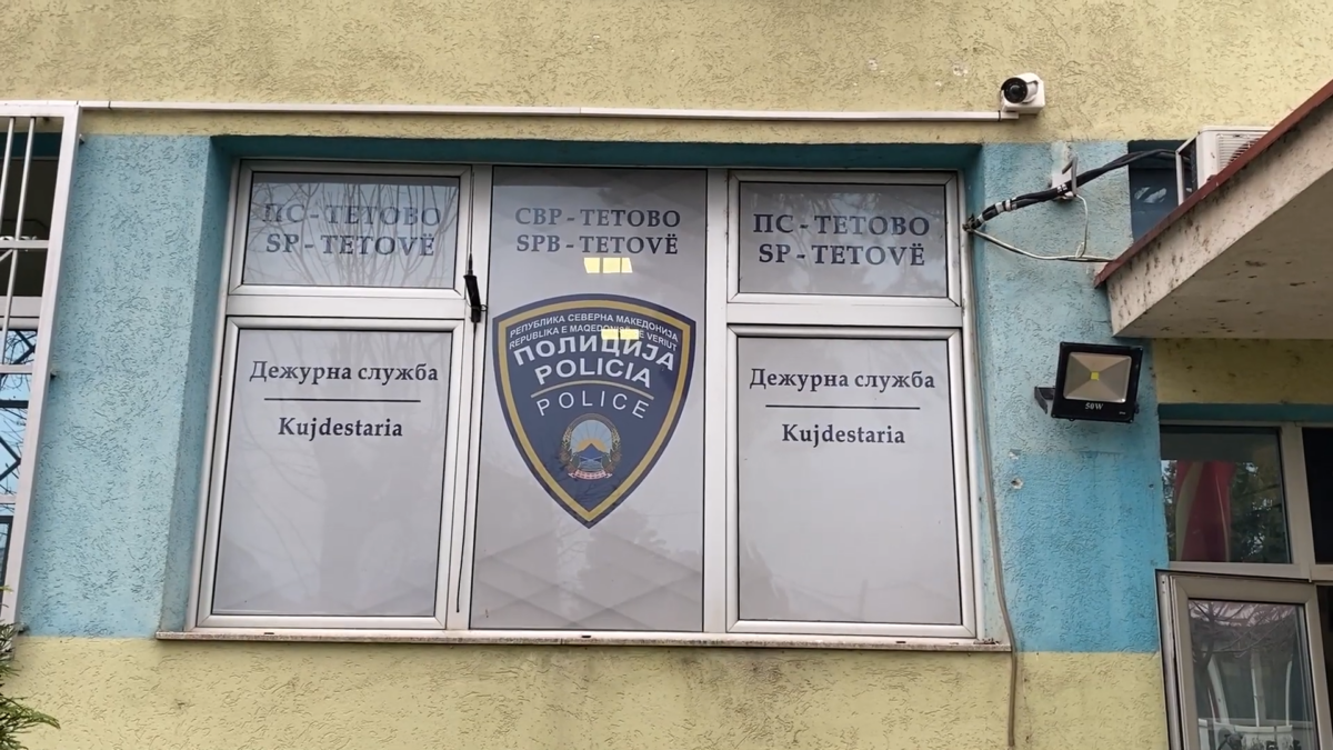 Лепеле плакати во молк: Две лица на службен разговор во СВР Тетово