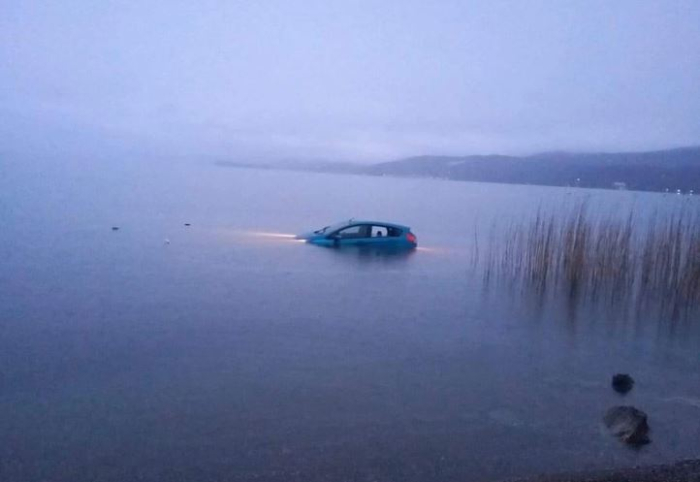 Автомобил излета во водите на Охридското Езеро кај Струга