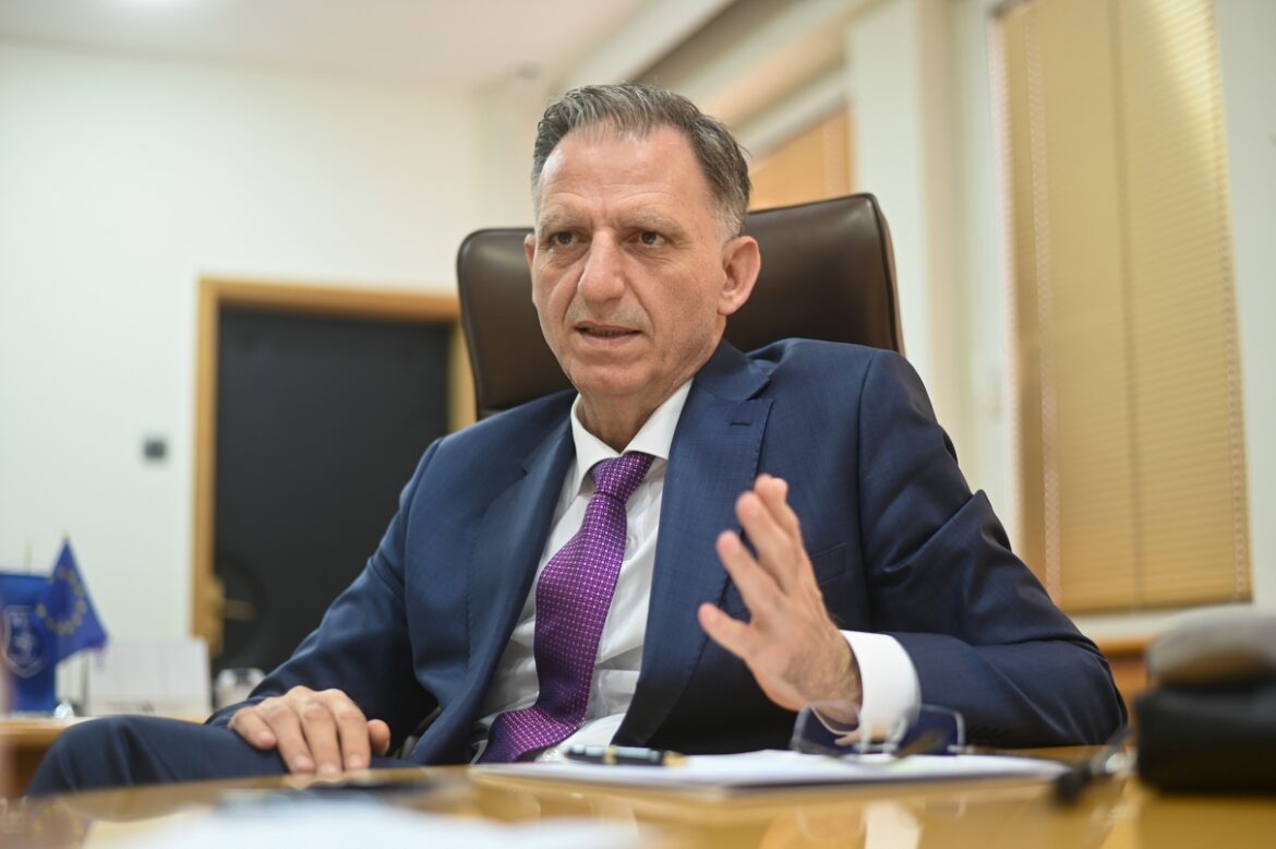 Демири вели дека директорите на кардиохирургија и токсикологија биле разрешени поради пропусти!