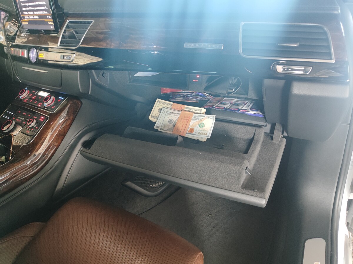 „Немале ништо за пријава“ – Сопружници сакале нелегално да изнесат 11.800 долари, еве каде ги сокриле!