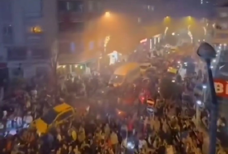 ВИДЕО „Јутро е, јутро е“ – хит на изборите во Турција, на прославата на противникот на Ердоган и знамето на СФРЈ