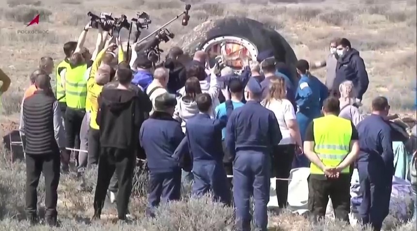 Тројца астронаути безбедно се вратија на Земјата