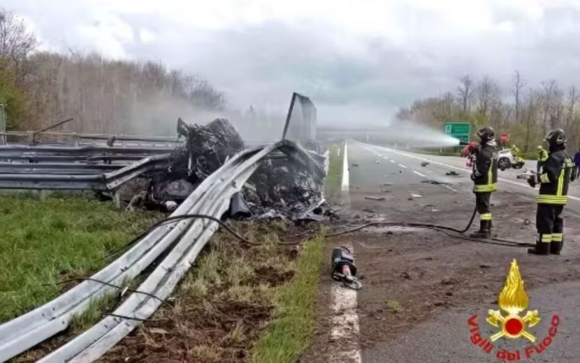 Страшна несреќа во Италија: Загинаа две лица, возило преполовено…