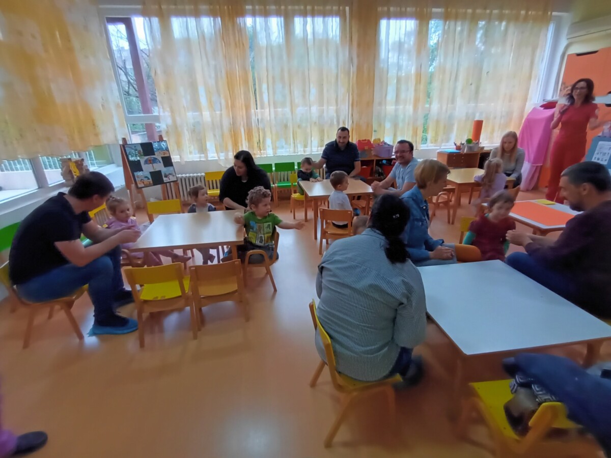 „Појадок со мама и тато“ – ЈДГ „Весели цветови“ со интересна активност го одбележаа Меѓународниот ден на семејството