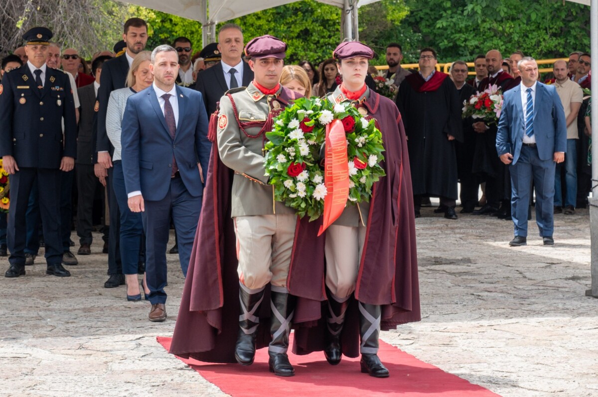 Владина делегација оддаде почит кон светите браќа Кирил и Методиј: Очекување за натамошна заштита и афирмација на македонскиот јазик