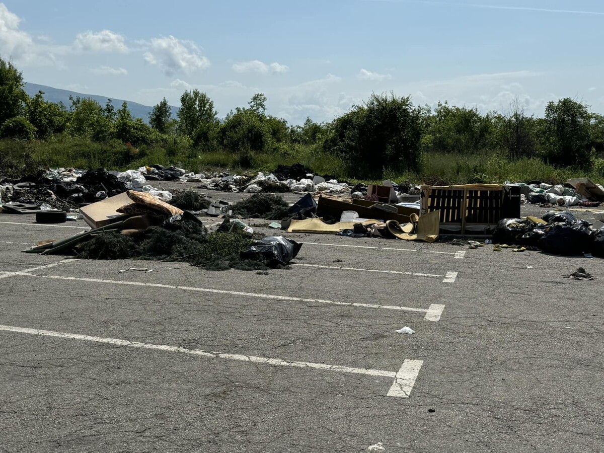 Сликата на бутелските гробишта непроменета: Повторно насобрано ѓубре!