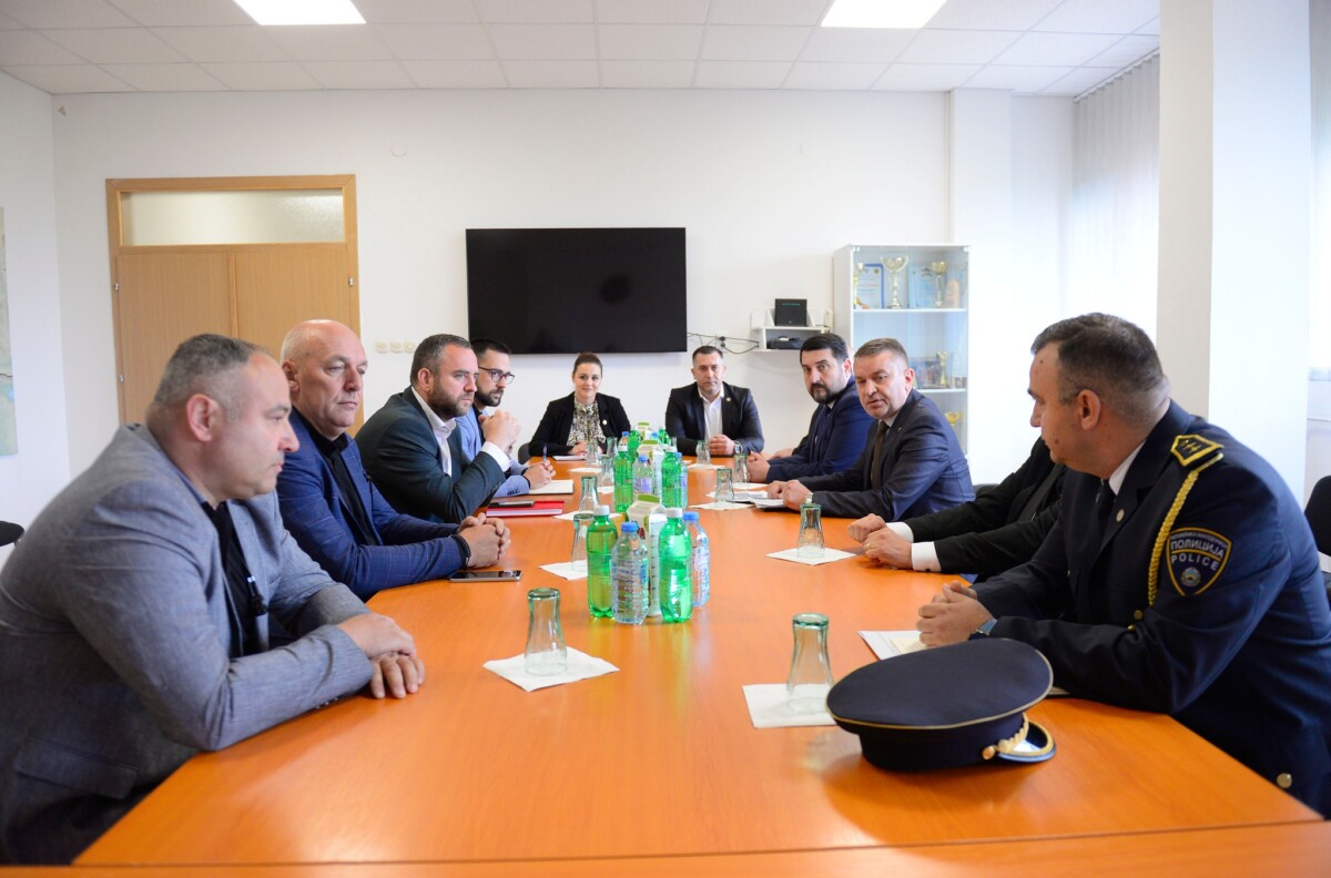 Министерот Тошковски во посета на Одделот за заштита на определени личности и објекти