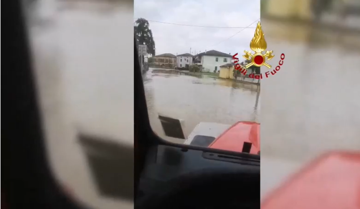 ВИДЕО Обилни врнежи во Италија, поплави на северот на земјата