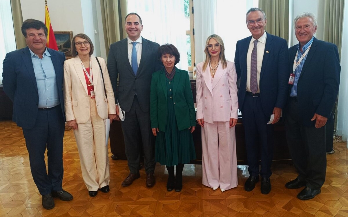 Сиљановска Давкова на средба со претставници на Македонија 2025