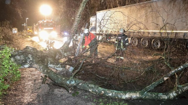Невреме со грмотевици во Германија, десетмина повредени во удар на гром
