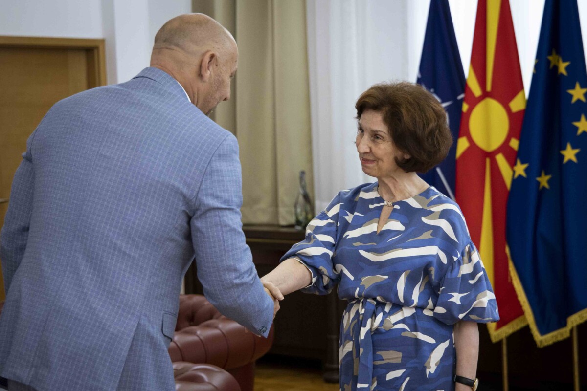 Претседателката Сиљановска Давкова оствари средба со Драган Јаќимовиќ, амбасадорот на Босна и Херцеговина