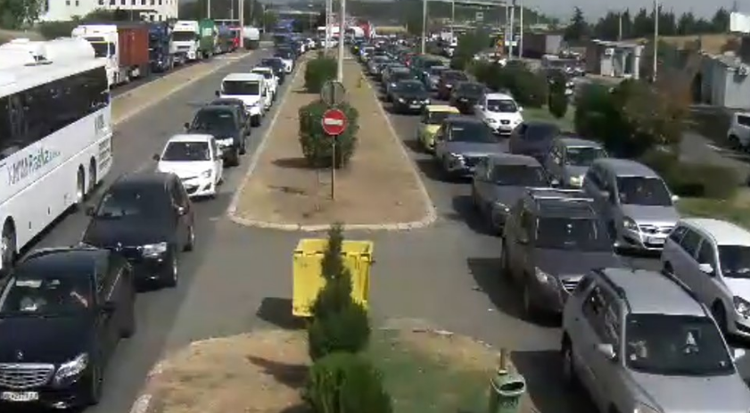 Гужва на Богородица, Дојран и Меџитлија за влез во Грција се чека и до 45 минути
