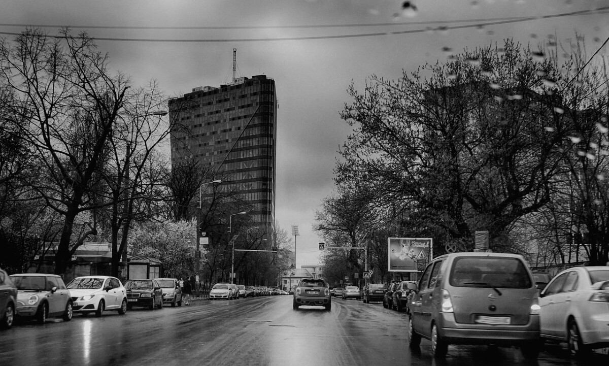 Молотов коктел бил фрлен врз израелската амбасада во Букурешт, уапсен Сириец
