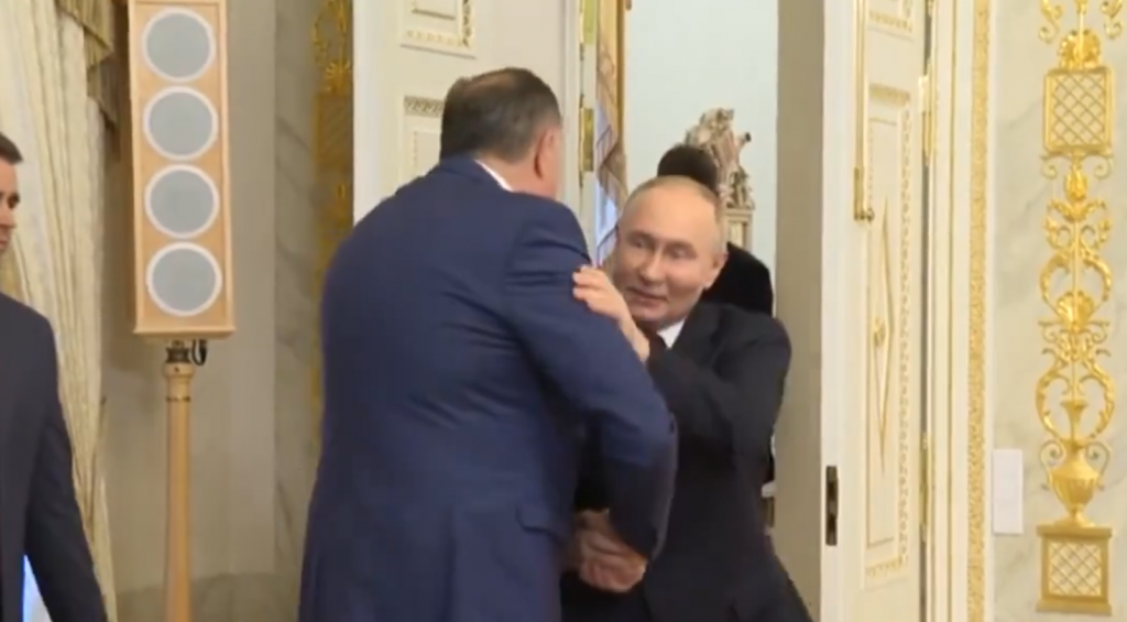 Непријатна ситуација: Додик сакаше да го бакне, но Путин се тргна (ВИДЕО)