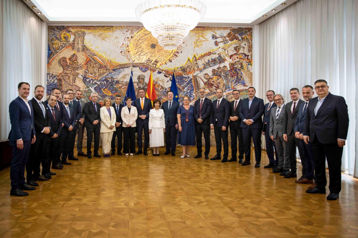 Премиерот и членовите на новоизбраната Влада на гости кај Сиљановска