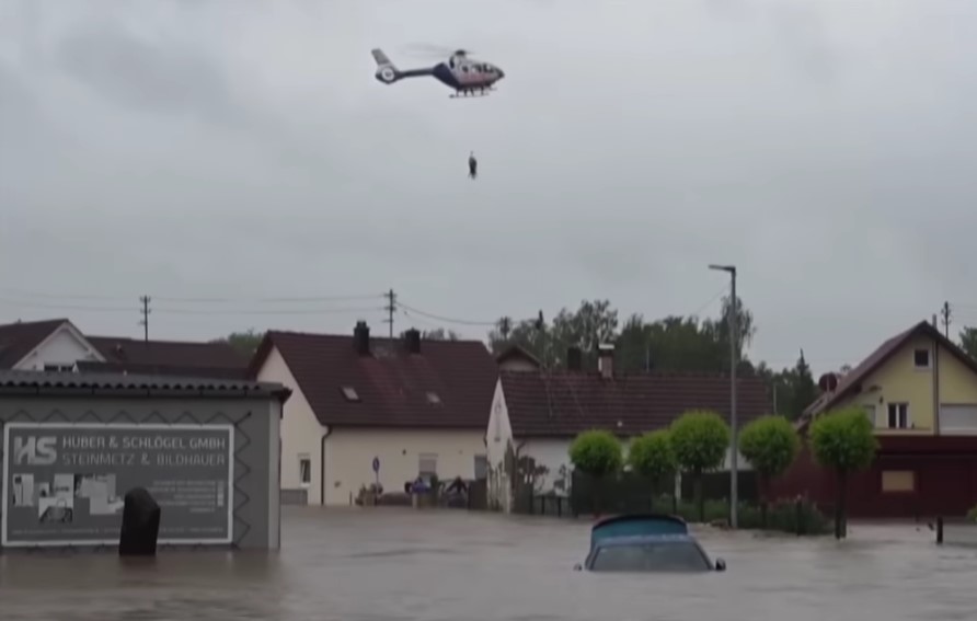 „Ова се случува еднаш во 100 години“ Неверојатни сцени од апокалипсата во Германија: 2 големи региони под вода
