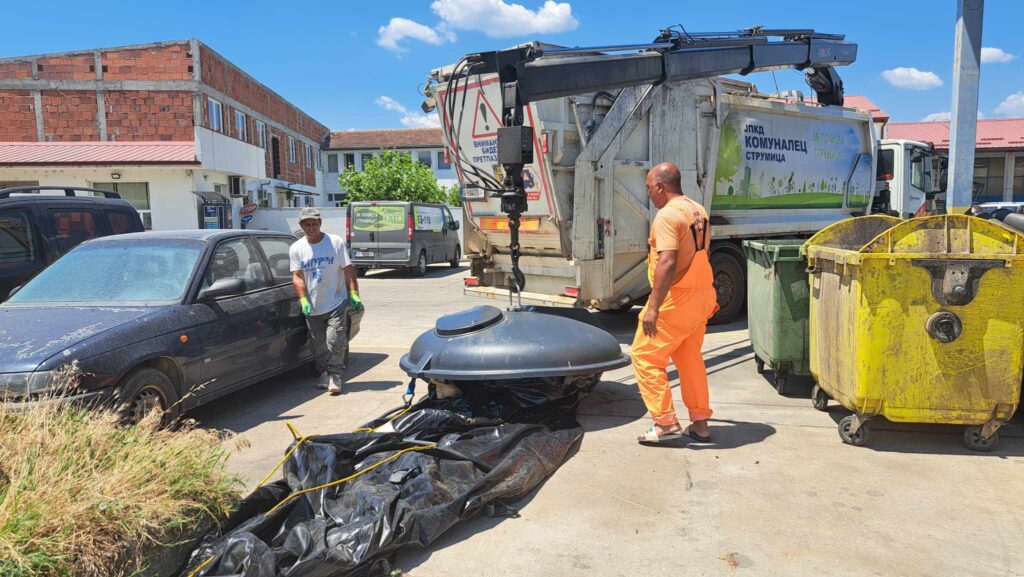 Опожарени новите подземни контејнери во Струмица