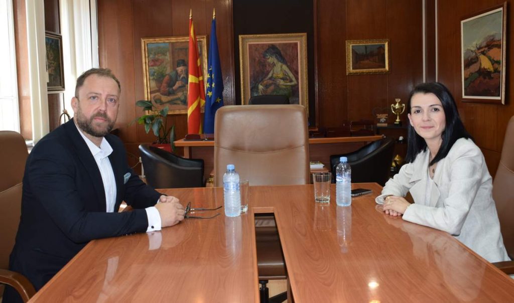 Зоран Љутков ја презеде функцијата министер за култура и туризам од Бисера Костадиновска Стојчевска