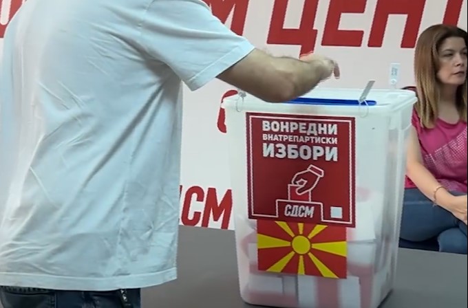 Затворени гласачките места во СДСМ, гласале 54% – во Студеничани затворено предвреме, во Гевгелија била скршена кутијата