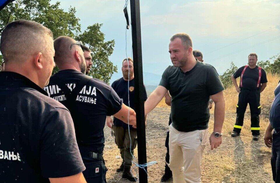 Тошковски упати благодарност до сите што учествуваат во гаснење на пожарите