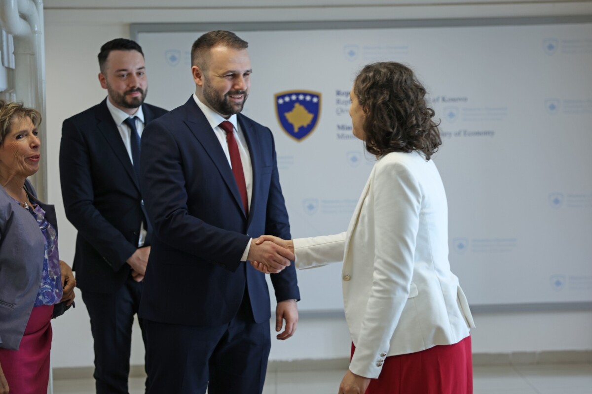 Средба на министерот Дурмиши со косовската министерка Ризваноли: Зголемена соработка помеѓу двете земји ќе донесе просперитет за граѓаните на Северна Македонија и Косово