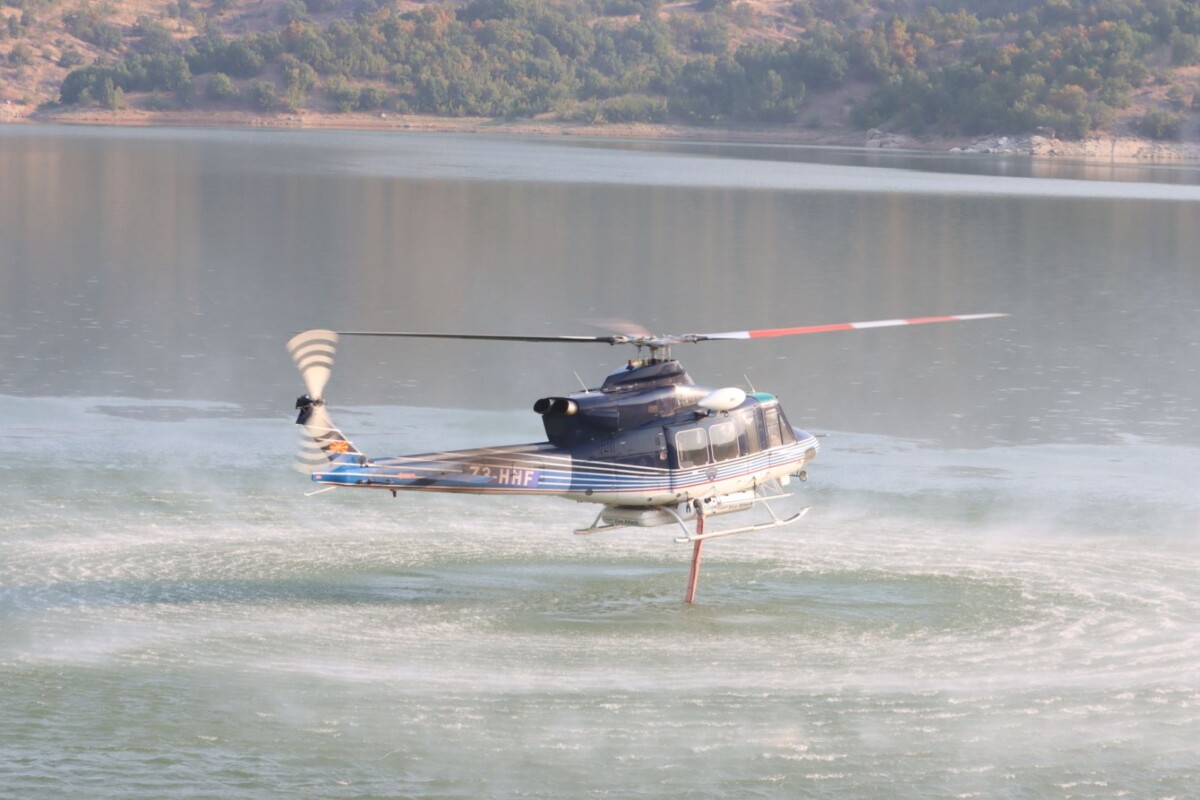 Хеликоптери на МВР исфрлија над 68 тони вода врз пожари во реонот на Богомила и селата Габровник и Мокрени