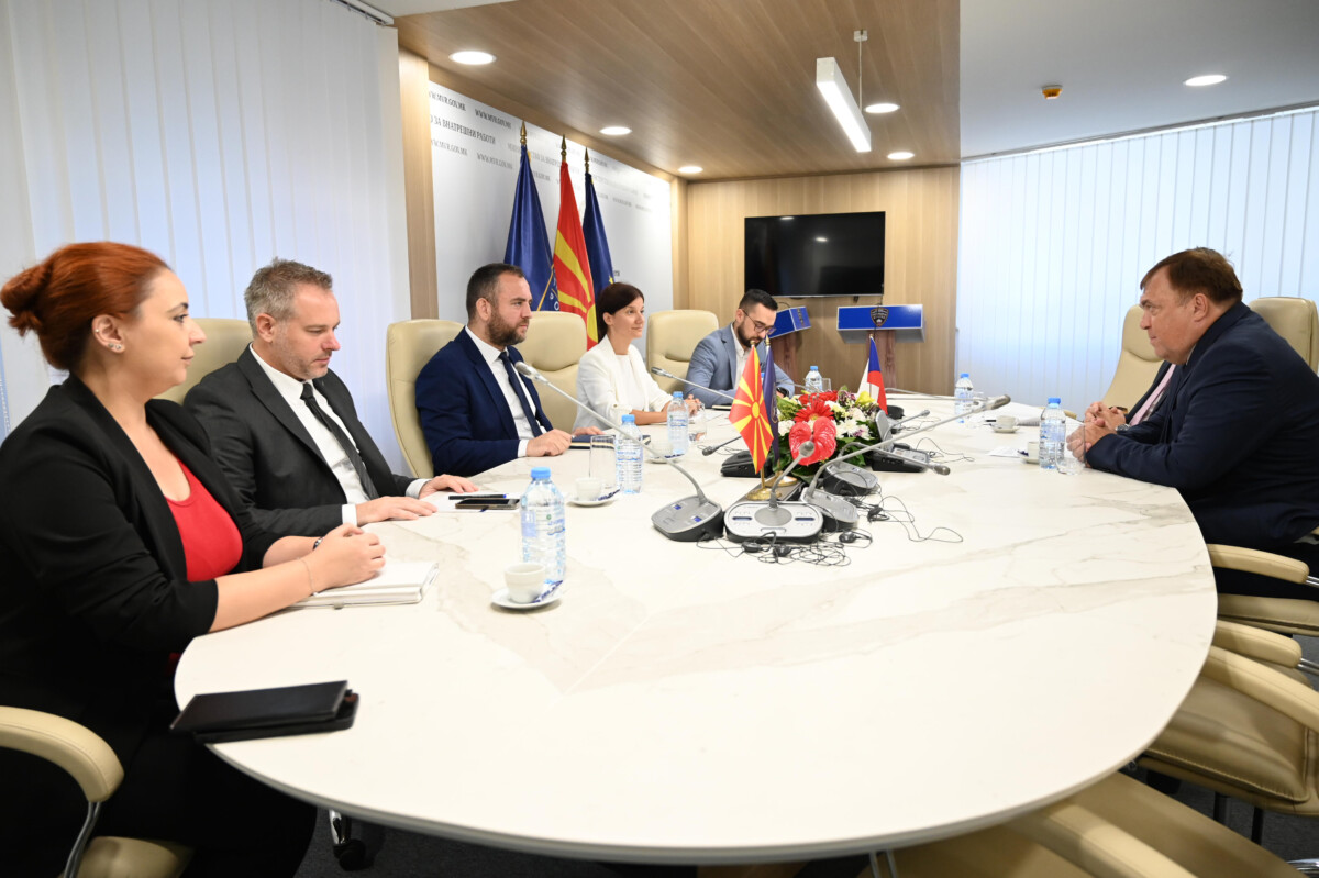 Средба на министерот Тошковски со амбасадорот на Чешката Република Н.Е Јарослав Лудва