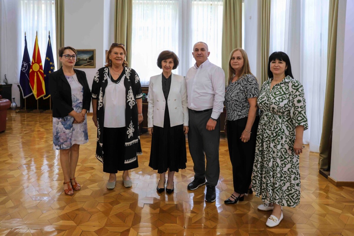 Сиљановска Давкова прими претставници на Националното здружение на медицински сестри, техничари и акушерки на Македонија