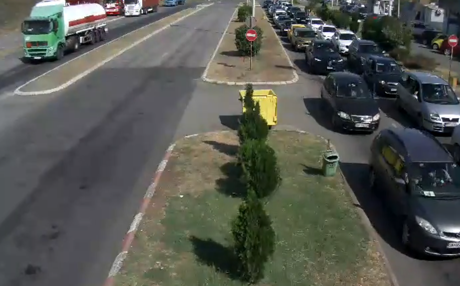 За влез на Табановце се чека околу 1 час, на Богородица за излез се чека до 40 минути