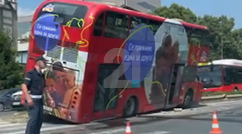 ОЈО Скопје ја испитува сообраќајката на автобусот на ЈСП кој удри во бетонска жардиниера