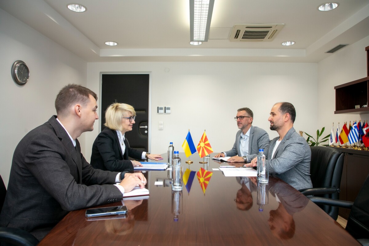 Северна Македонија ќе ѝ помогне на Украина со своето искуство во евроинтегративниот процес
