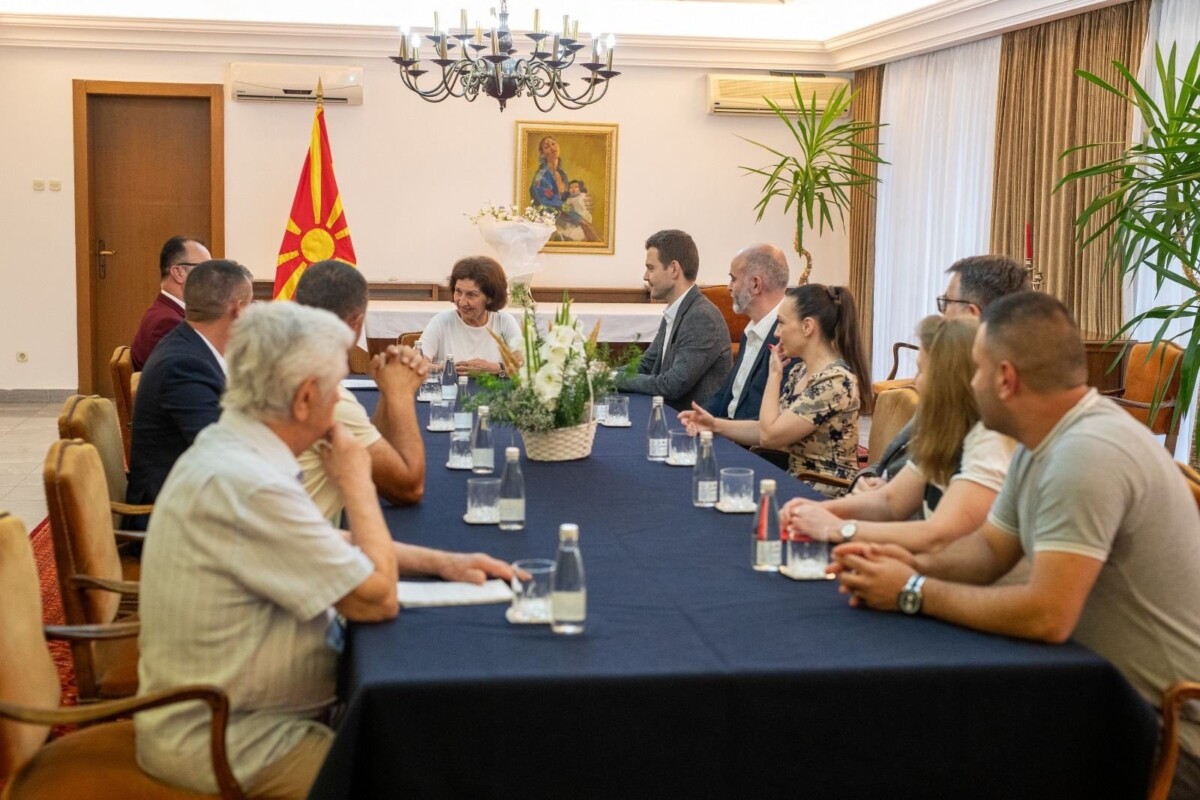 Муцунски на средба со Македонците од Албанија Владата и МНР активно ќе работат на унапредување и заштита на интересите на македонското малцинство