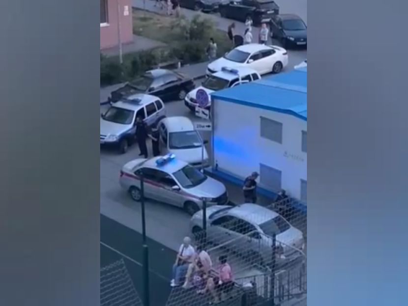 ВИДЕО Мајка му одгриза два прста на синот (3) пред зграда, момчето не ни викна: Облеан во крв, соседите го спречија најлошото