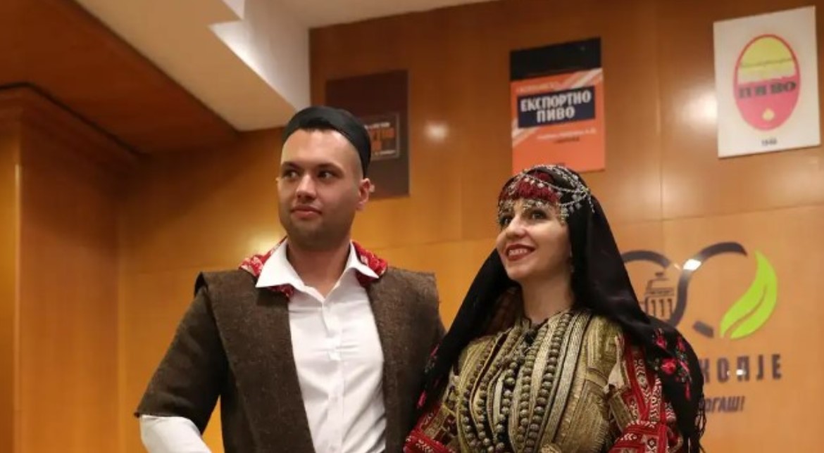 Стефана и Даријан се невестата и зетот на годинешната Галичка свадба – свадбарските обичаи започнуваат в сабота!