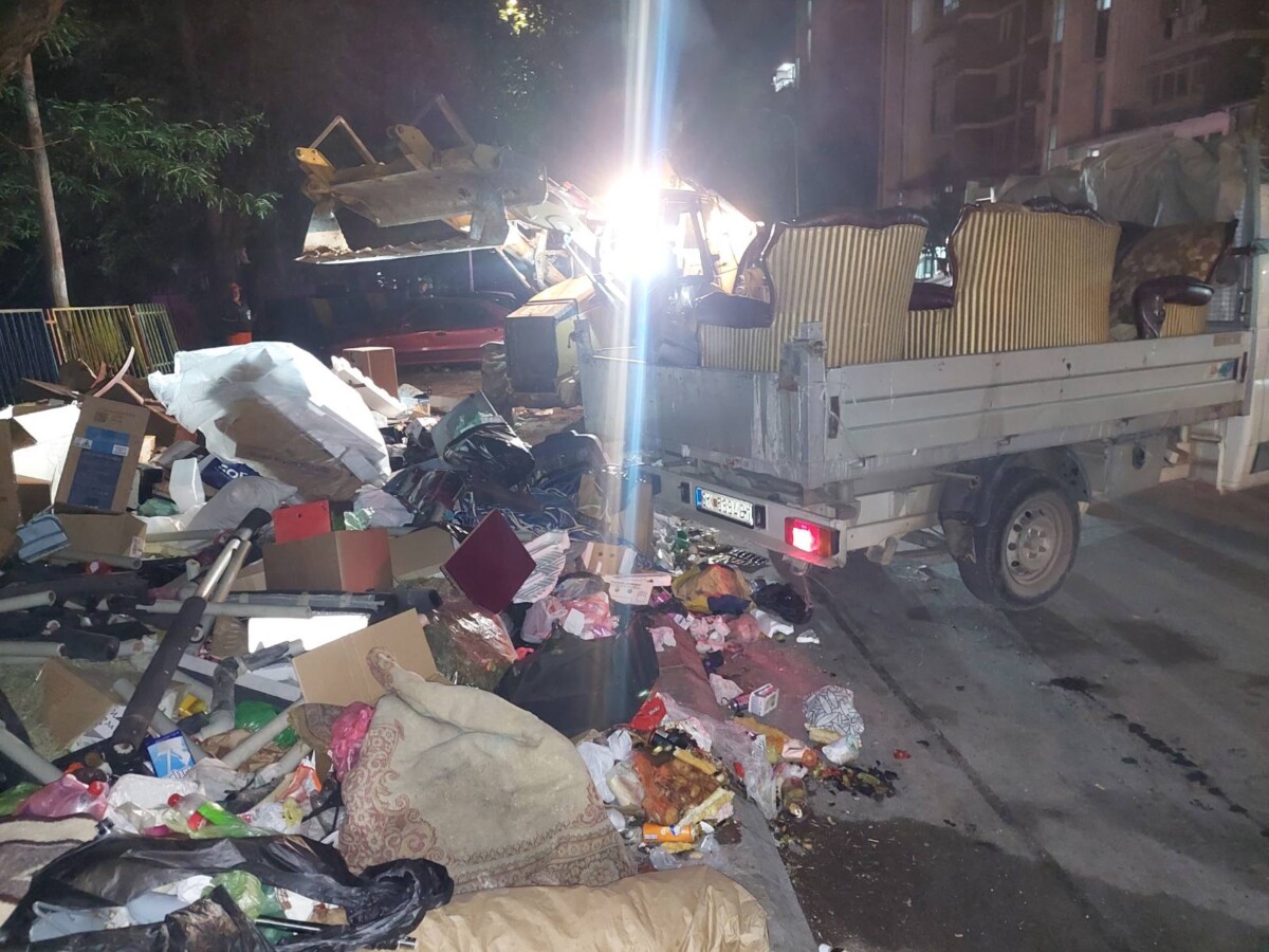 ФОТО: Акција за отстранување на обемна дива депонија на Џон Кенеди