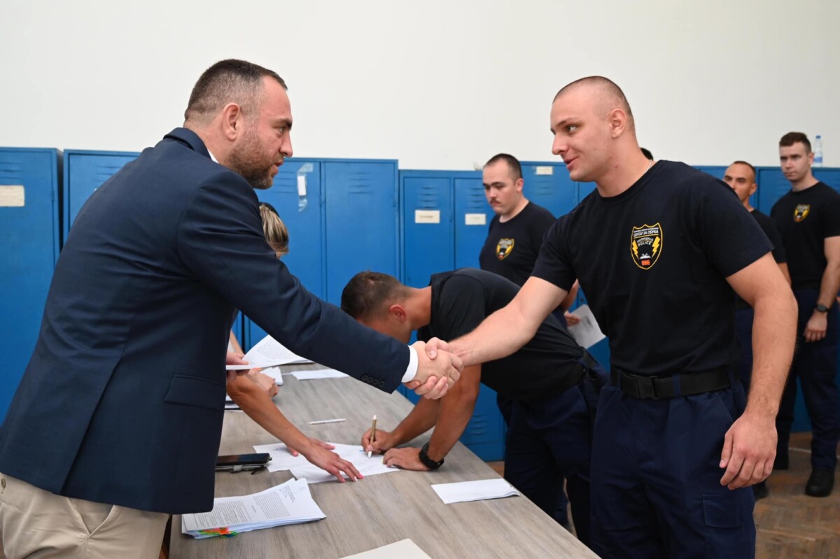 Новите полициски службеници денес потпишаа договори
