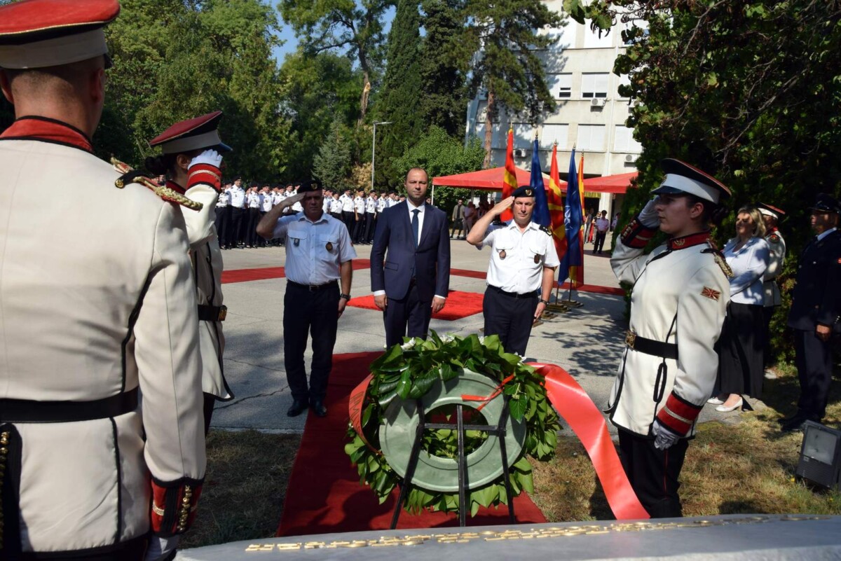 По повод Денот на Армијата свечен собир на вработените во министерството за одбрана и Генералштабот