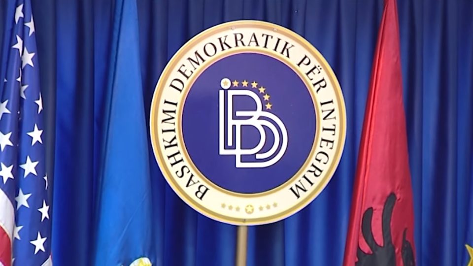 ДУИ со жестоки критики: Вреди е политичка измама, наместо ЕУ донесовте српски свет и скандали