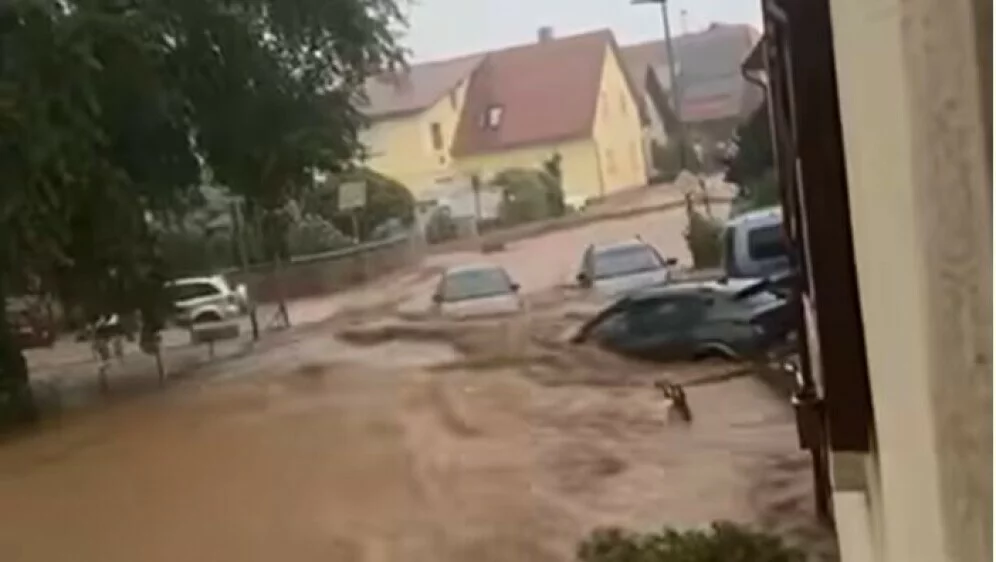 ФОТО/ВИДЕО: Страшно невреме опустоши делови од Германија и Швајцарија