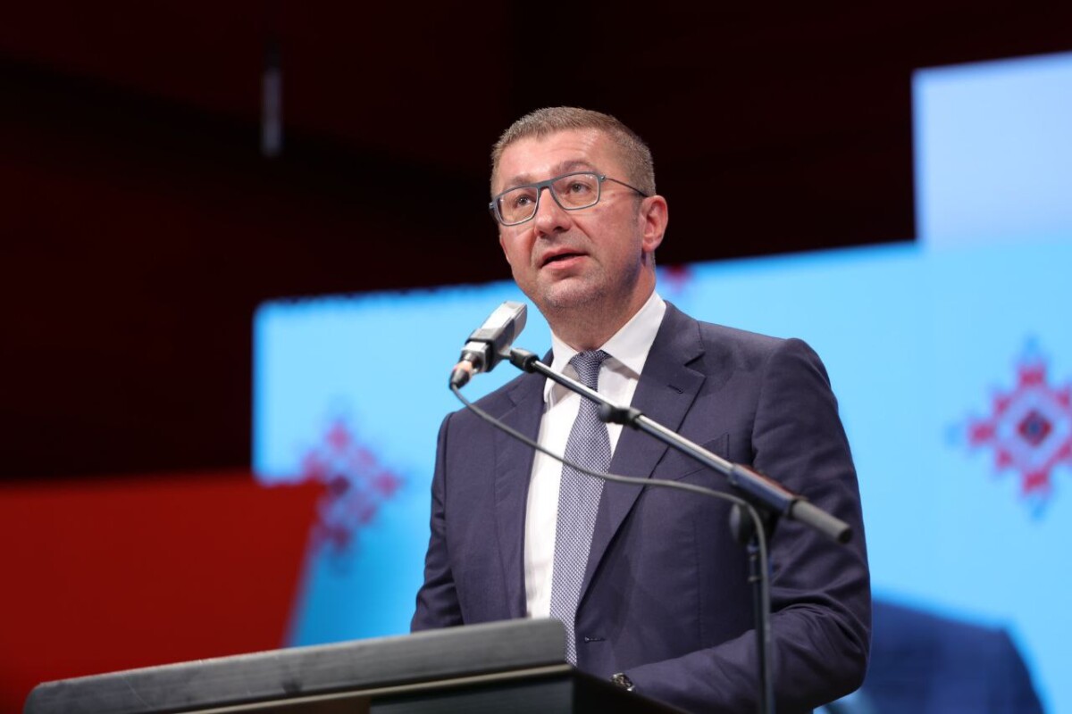 Мицкоски: 8 септември нè потсетува на долгото патување до слободата, на нашата борба за независност и на неизвесноста, но 33 години подоцна ако заедно се бориме, заедно ќе успееме!