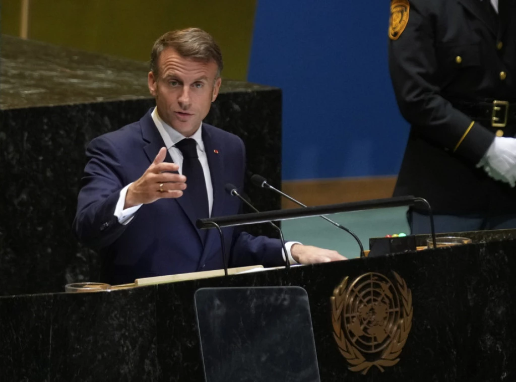 Макрон: Не смее, не може да има војна во Либан!