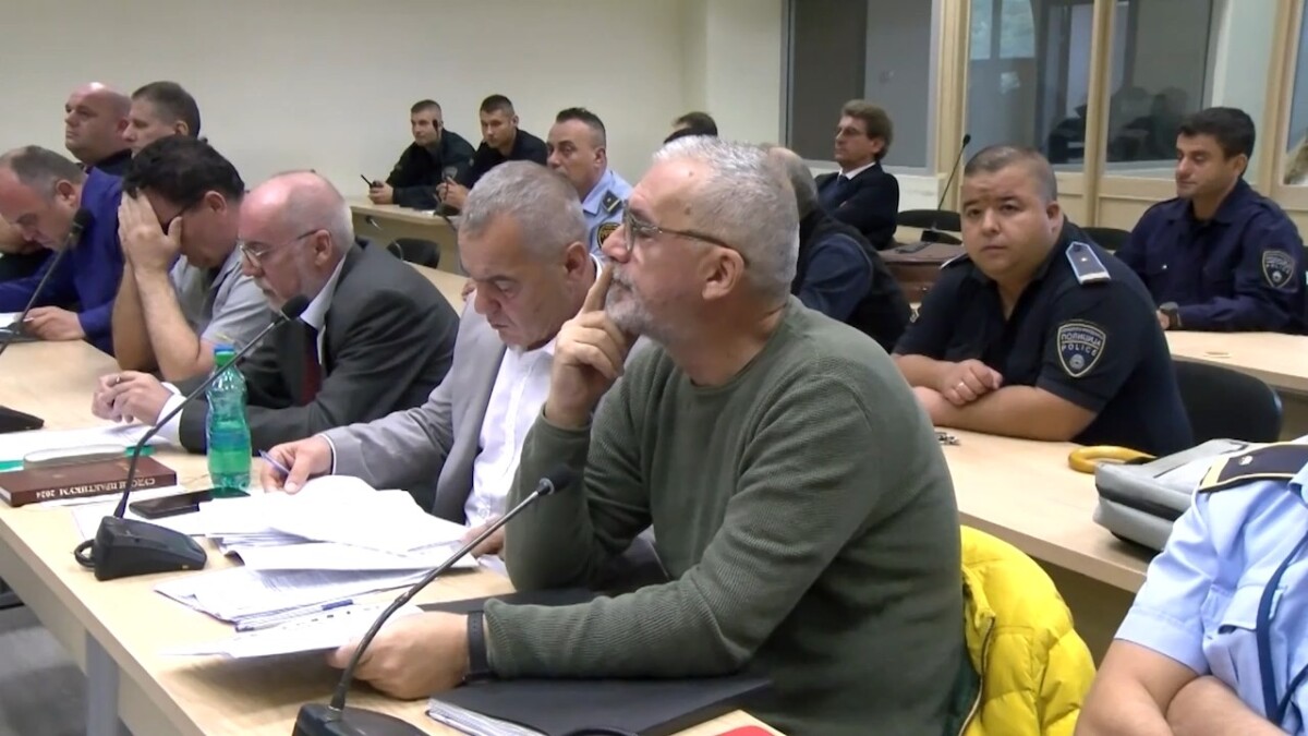 Еден од обвинетите за убиствата на Вања и Панче во тешка здравствена состојба е пренесен во болница